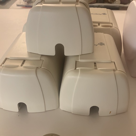 Safety first outlet & power strip cover 5 outlet covers & 1 power strip cover - Picture 8 of 8